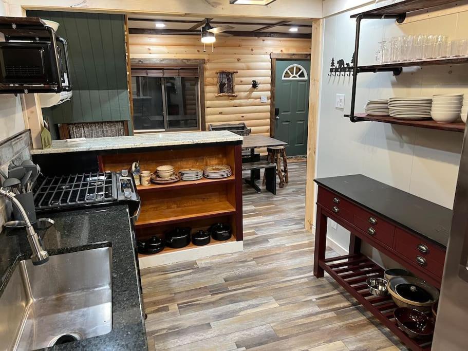 Cubs Den - Hot Tub- Walk To Lake- Fire Pit - Kayaks Oakland Bagian luar foto