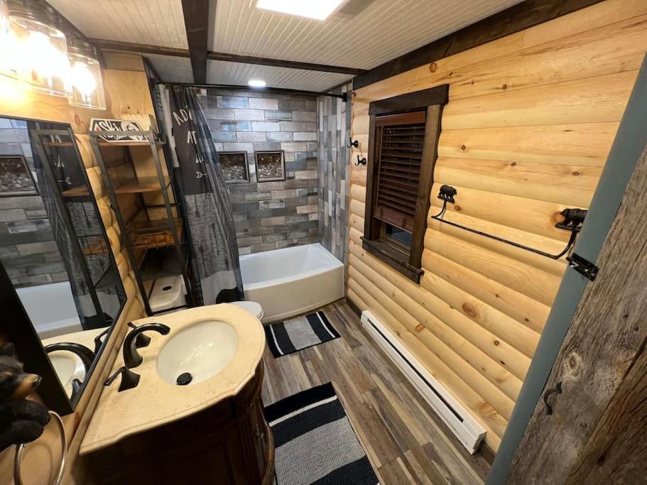 Cubs Den - Hot Tub- Walk To Lake- Fire Pit - Kayaks Oakland Bagian luar foto