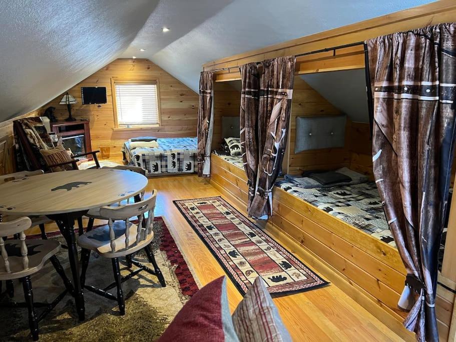 Cubs Den - Hot Tub- Walk To Lake- Fire Pit - Kayaks Oakland Bagian luar foto