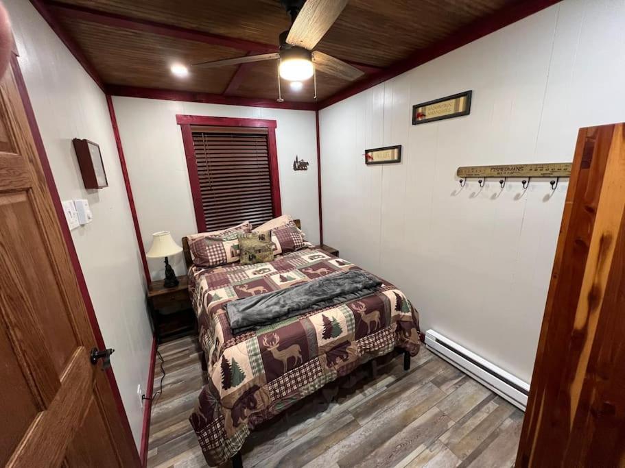 Cubs Den - Hot Tub- Walk To Lake- Fire Pit - Kayaks Oakland Bagian luar foto